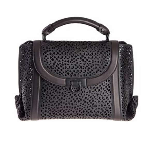 Salvatore Ferragamo Laser Cut Soft Sofia in Nero - Picture 4 of 16